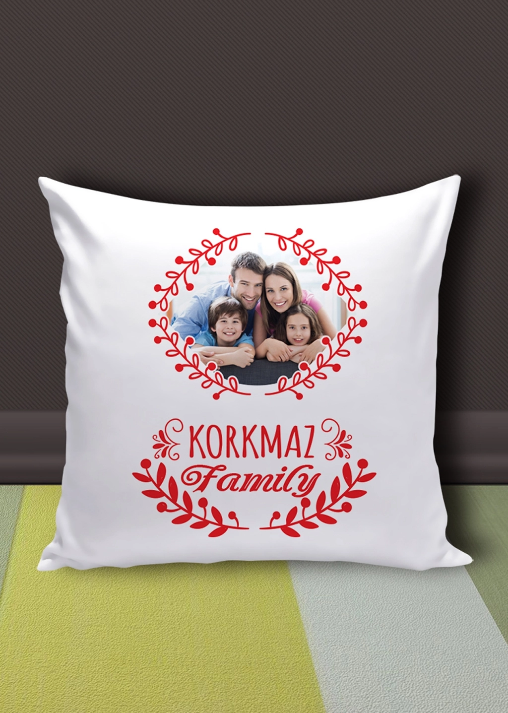 Aile Fotoğraflı Kişiye Özel Kare Yastık
